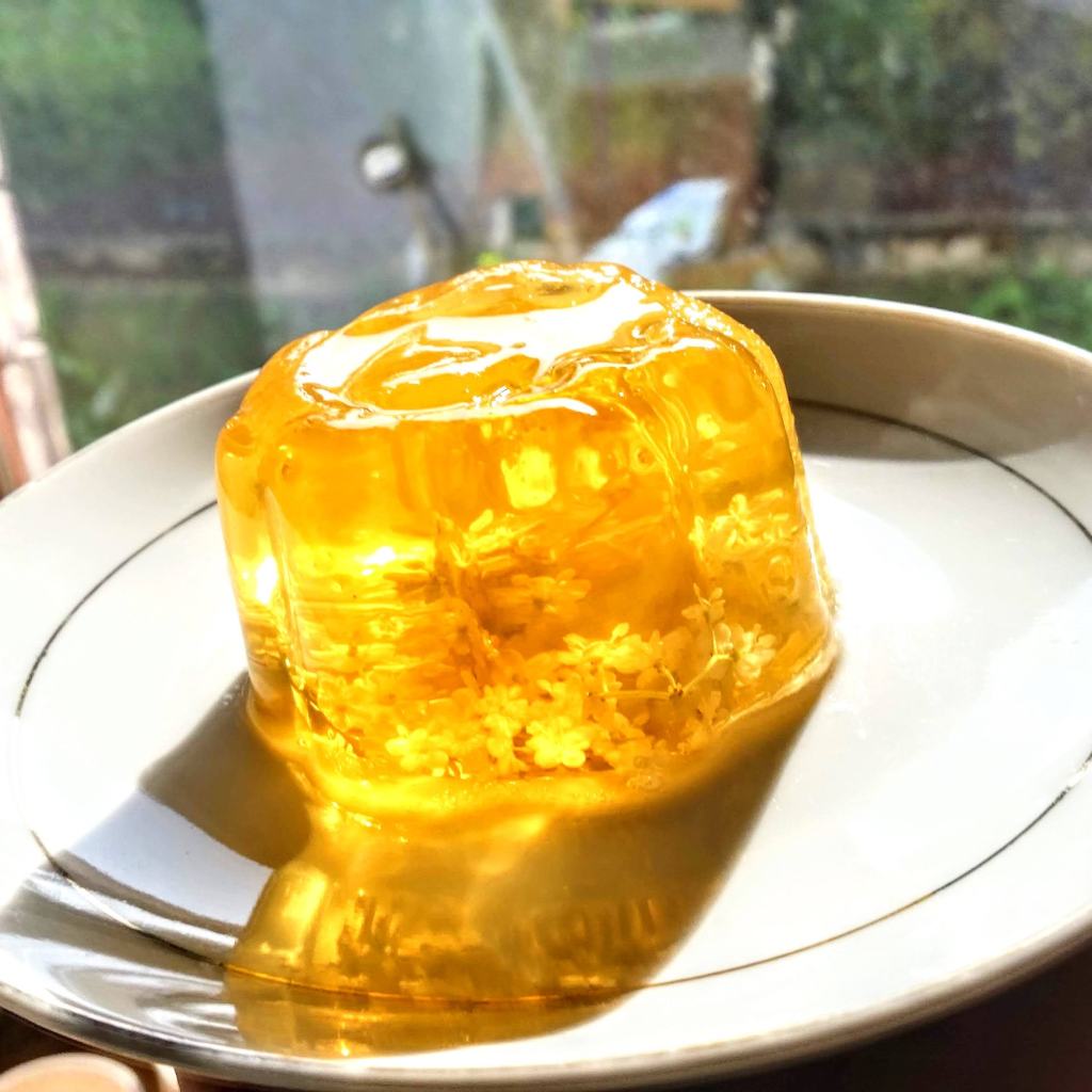 Przepis na wyjątkową galaretkę z kwiatami czarnego bzu i&nbsp;melisy